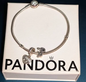 Pulsera Pandora Plata Esterlina con 2 Dijes Corazón Cuelga e Inicial P con Caja - Imagen 1 de 5