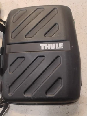 Estuche rígido para portátil Thule 3 compartimentos con correa para el hombro Foto 1 de 4