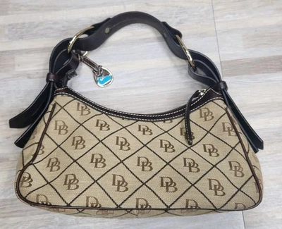 Bolso de Hombro Hobo Dooney & Bourke Marrón Lona Cuero Borde DB Estampado Cremallera Foto 1 de 4