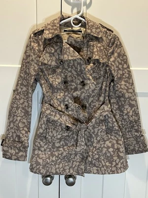 Trench coat Anthropologie Daughters of the Liberation feminino 6 sutil sobrevivência - Imagem 1 de 4