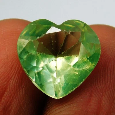 5.00 Carat CERTIFIED Loose Gemstone Natural Green Peridot Heart Shape - Image 1 of 4