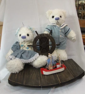 2 Teddy-Bären " Matrose mit Holz-Floss, Steuer und Schiff - Bild 1 von 3