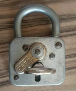 Vintage altes Vorhängeschloss von Abus mit 1 Schlüssel 4cm breit + super Zustand - Bild 1 von 8