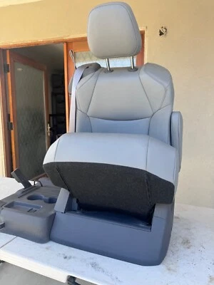 Toyota Sienna Second Row seats 8 passenger 2021- 2014  Leather  Light Gray - Image 1 of 4