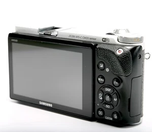 Samsung NX300 20.3MP Digital Camera Body. Free Charger, Battery & Strap - Picture 1 of 10