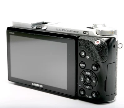 Cuerpo de cámara digital Samsung NX300 20,3 MP. Cargador, batería y correa gratis Foto 1 de 4