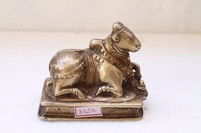 古董黄铜手工制作印度教神圣宗教精美南迪牛雕像 NH3452 — 第 1/4 张图片