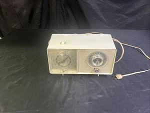 Vintage General Electric AM Tabletop Clock Radio Alarm Works Tested - Picture 1 of 8