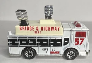 Matchbox 1991 Mack White camión eléctrico auxiliar puente y departamento de carreteras ~ GO - Imagen 1 de 11