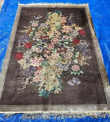 A DECORATIVE OLD HANDMADE TRADITIONAL CHINESE ORIENTAL RUG (183 X 122 cm)* - image 1 of 4