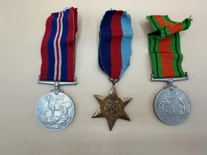 WW2 British 1939-1945 Star, War & Defence Medal Original - Foto 1 di 12