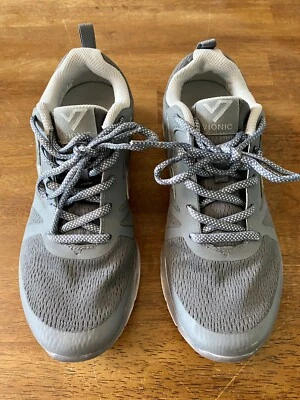 Zapatilla deportiva Vionic para mujer Brisk Miles Active Arch Support, gris, 8,5 mediana EE. UU. Foto 1 de 4