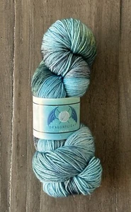 Hilos Dragonflight 'Athena's Wisdom' peso del calcetín 437 yardas, hilo artesanal 100 g - Imagen 1 de 6