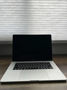 2016 Apple MacBook Pro 15" i7 2.7GHz/16GB/512GB (Silver) - Picture 1 of 8