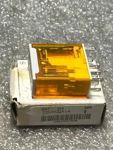 NUOVO relè Allen-Bradley 700-HK32A1-4 serie B uso generale - Foto 1 di 1