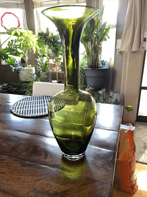 Jarrón de vidrio artístico verde de 18,5" de alto raro vistas globales aguacate Foto 1 de 4