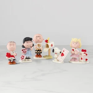 Lenox China Collectibles PEANUTS CHARLIE BROWN Valentines Day Figurine Set - N/O - Bild 1 von 1