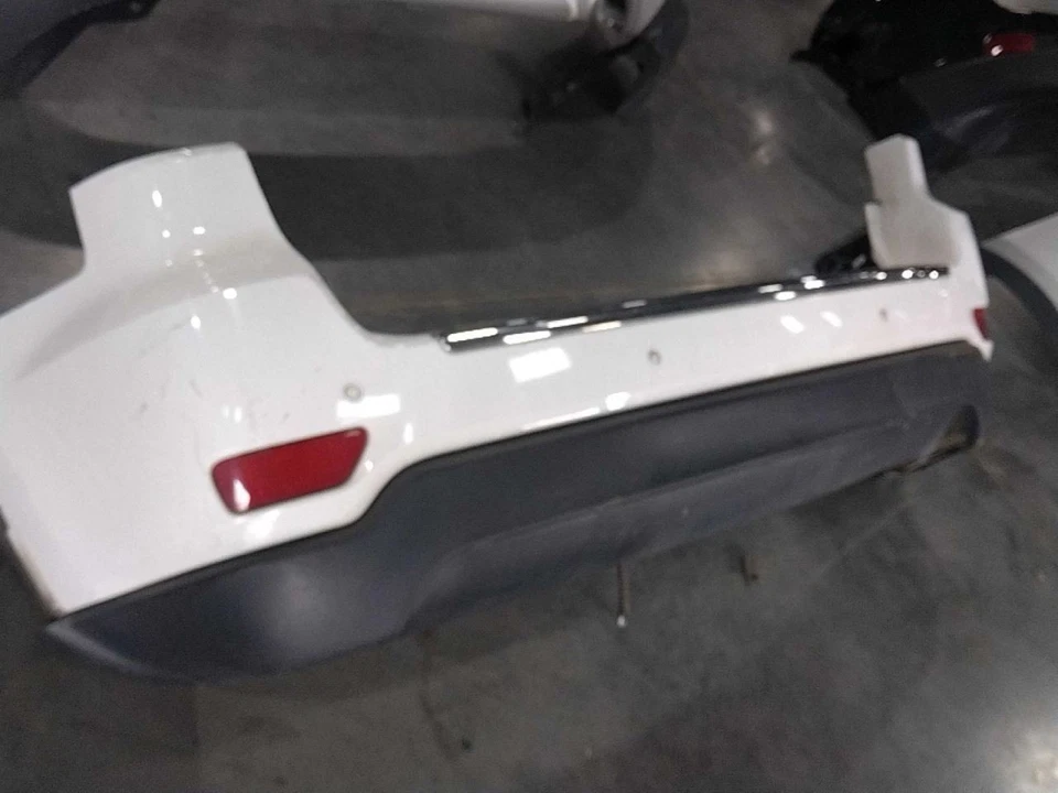 Parachoques trasero limitado sin enganche de remolque compatible con 11-15 Grand Cherokee 508093 Foto 1 de 1