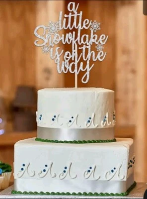 Topper de pastel "A Little Snowflake Is on the Way" Foto 1 de 3