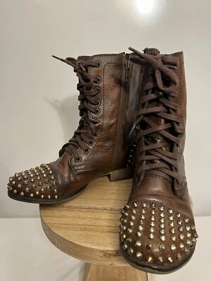 Botas de combate Steve Madden Tarnney de cuero marrón con tachuelas para mujer talla 6 con clavos” Foto 1 de 4