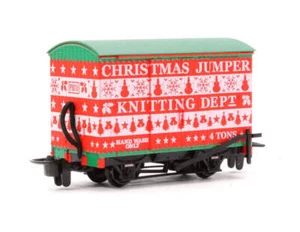 Peco GR911 OO-9 Gauge Box Van Christmas - Picture 1 of 2