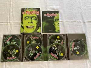 DVD-BOX  - Die Munsters - Die erste Staffel (Staffel 1) - Teil 2 (1964) - Bild 1 von 1