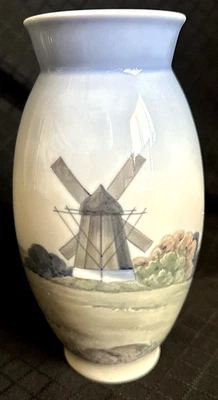 Vintage Bing & Grondahl Vase Made In Denmark Porcelain 695/5420 - Image 1 of 4