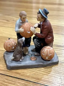 Gorham:"Ghostly Gourds" Porcelain Figurine inspired by Norman Rockwell - Picture 1 of 5