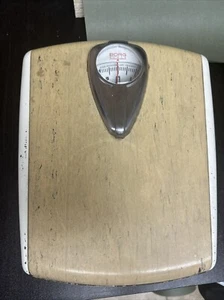 VINTAGE BORG BATHROOM SCALE METAL WITH BUBBLE GLASS MCM MADE IN USA WORKING - Picture 1 of 14