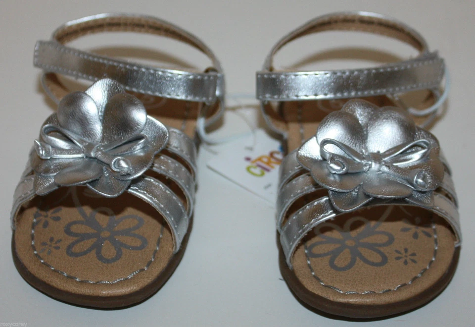 Zapatos Sandalia Circo Niña Pequeña Alejandría Flor Plateada Talla 5 Nuevos con Etiquetas Foto 1 de 1