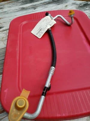 Mangueira de descarga de refrigerante A/C Mopar 55037843AB compatível com 06-07 Jeep Liberty 3.7L-V6 - Imagem 1 de 4