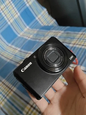 Lente zoom óptico Canon PowerShot S90 10 MP 3,8x sistema HS con LCD de 3 pulgadas inglés Foto 1 de 4