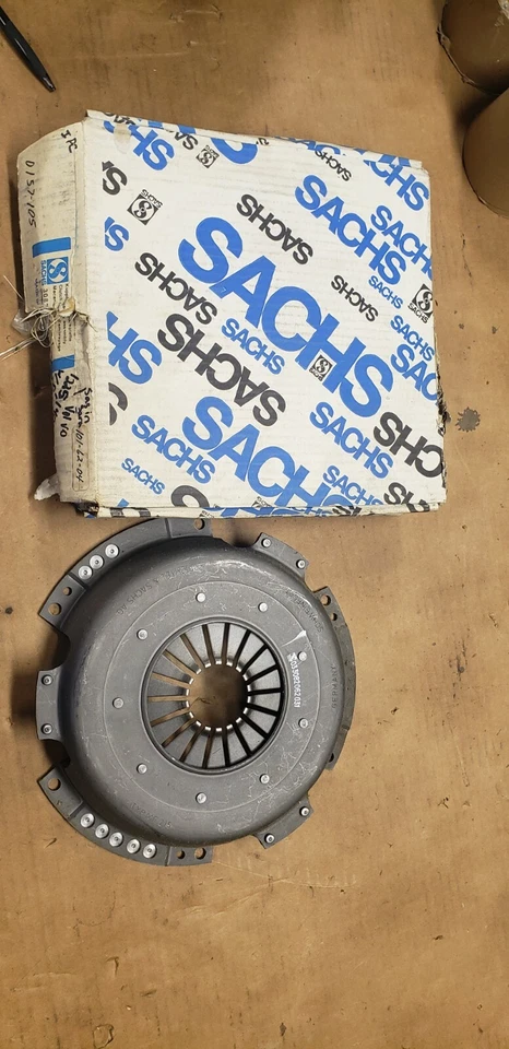 VOLVO 122S, 140 Y P1800 CON FICHET Y CUBIERTA PLACA DE PRESIÓN EMBRAGUE SACHS NUEVO  Foto 1 de 1