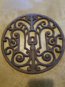 Architectural cast iron wall decoration 13" Diameter 6 lbs - Picture 1 of 8