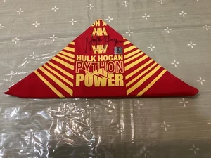 Bandana firmada por Hulk Hogan Python Power autografiada con *pegatina con certificado de autenticidad* - Imagen 1 de 3
