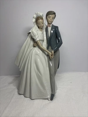 Nao by Lladro Wedding "Unforgettable Dance" Bride & Groom Figurine 1247 NICE!! - Image 1 of 4