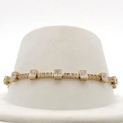 Brazalete de tenis con eslabones de barra de diamantes creados en laboratorio corte princesa acabado oro amarillo de 14K Foto 1 de 4