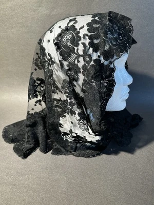 Cachecol de cabeça triangular de renda preto vintage usado  - Imagem 1 de 4