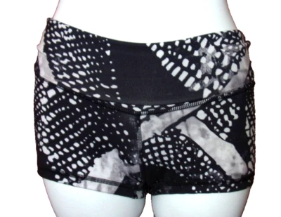 Pantalones Cortos Lululemon Cintura Plegable, Suave y Elástico, Talla Aprox PEQUEÑA Foto 1 de 4