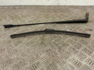 Alfa Romeo Giulia Quadrifoglio LH 2017 N/S lado del pasajero brazo limpiaparabrisas delantero Foto 1 de 2