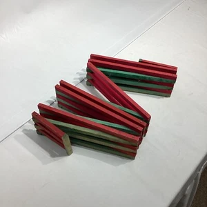 Cerca de árbol de Navidad de madera vintage 8 pies + rojo verde plegable Putz Village - Imagen 1 de 8