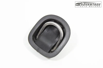 Chevrolet Equinox 2018-2025 maletero trasero cuarto panel de moldura gancho de amarre OEM Foto 1 de 4