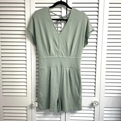 Pantalones Cortos Nine West Verde Salvia Mameluco Para Mujer Talla M Cuello en V Tejido Abierto Abierto Atrás Foto 1 de 4