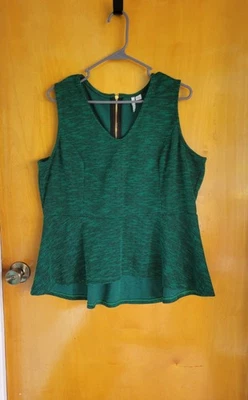 Regata Elle tamanho XL sem mangas verde mistura preta férias Hi Lo zíper nas costas elegante - Imagem 1 de 4