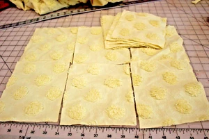 Colcha de chenilla pompón amarillo vintage 12-6" RARA TELA ~ cuadrada’s - Imagen 1 de 3