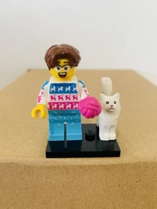 LEGO Minifigure CRAZY CAT LOVER 71048 Series 27 FREE POSTAGE - Picture 1 of 1