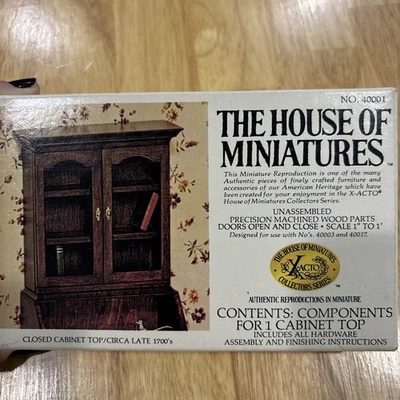 The House of Miniatures 封闭柜上衣大约 18 世纪末 #40001 未使用开放 — 第 1/3 张图片