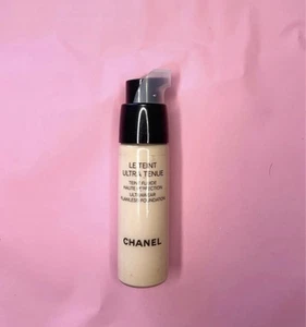 Chanel's Ultra Le Teint All-Day Comfort Flawless Finish Foundation, Shade 21 - Picture 1 of 3