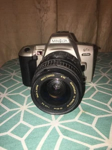 Minolta Maxxum Qt si 35 mm fotocamera reflex pellicola con obiettivo 28-90 mm Quantaray Minolta AF - Foto 1 di 6