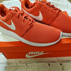 Nike Women's Roche One Coral Glow/ white 844994803 Running Shoes Sz 11.5 - Picture 1 of 6